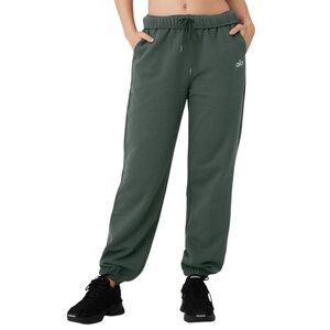 Alo Yoga Accolade Sweatpants in Dark Cactus